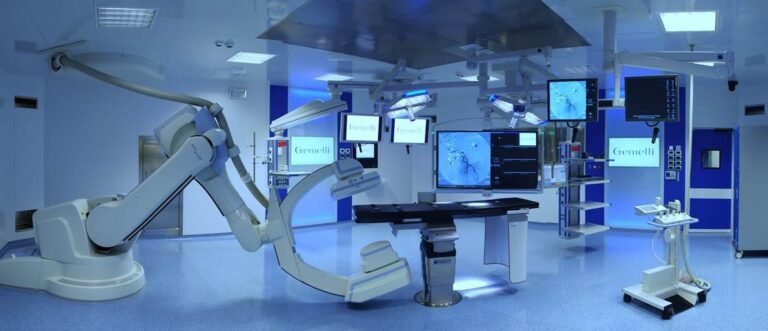 Salle de chirurgie pour intervention otoplastie oreilles decollees